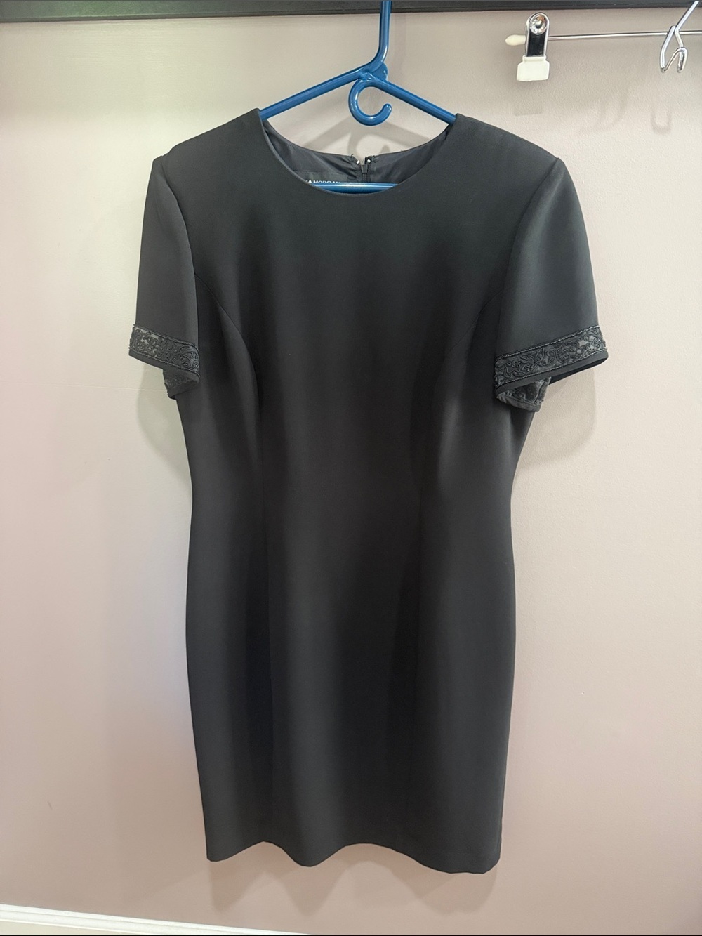 Donna Morgan Black Short Sleeve Shift Dress w/Embroidered Trimmed Sleeves